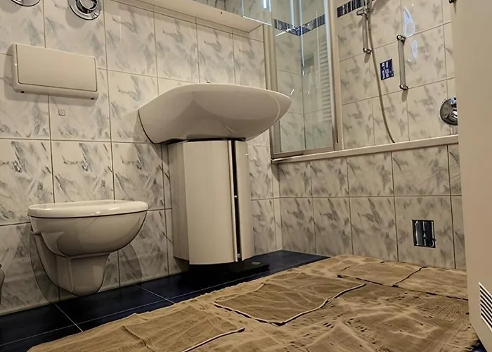 Modern Priv-room -gym-balcony- Ideal For Work&rest Essen